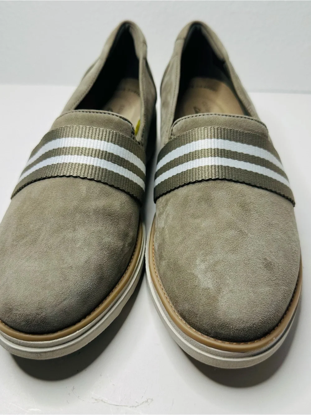 Clark’s Green Suede Comfort Flats Shoes Size 9.5